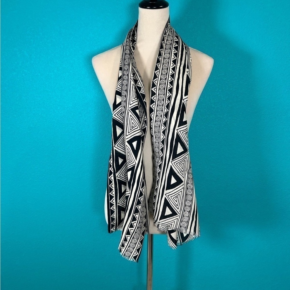 Vintage Ann Taylor 100% wool black and white Aztec patterned scarf